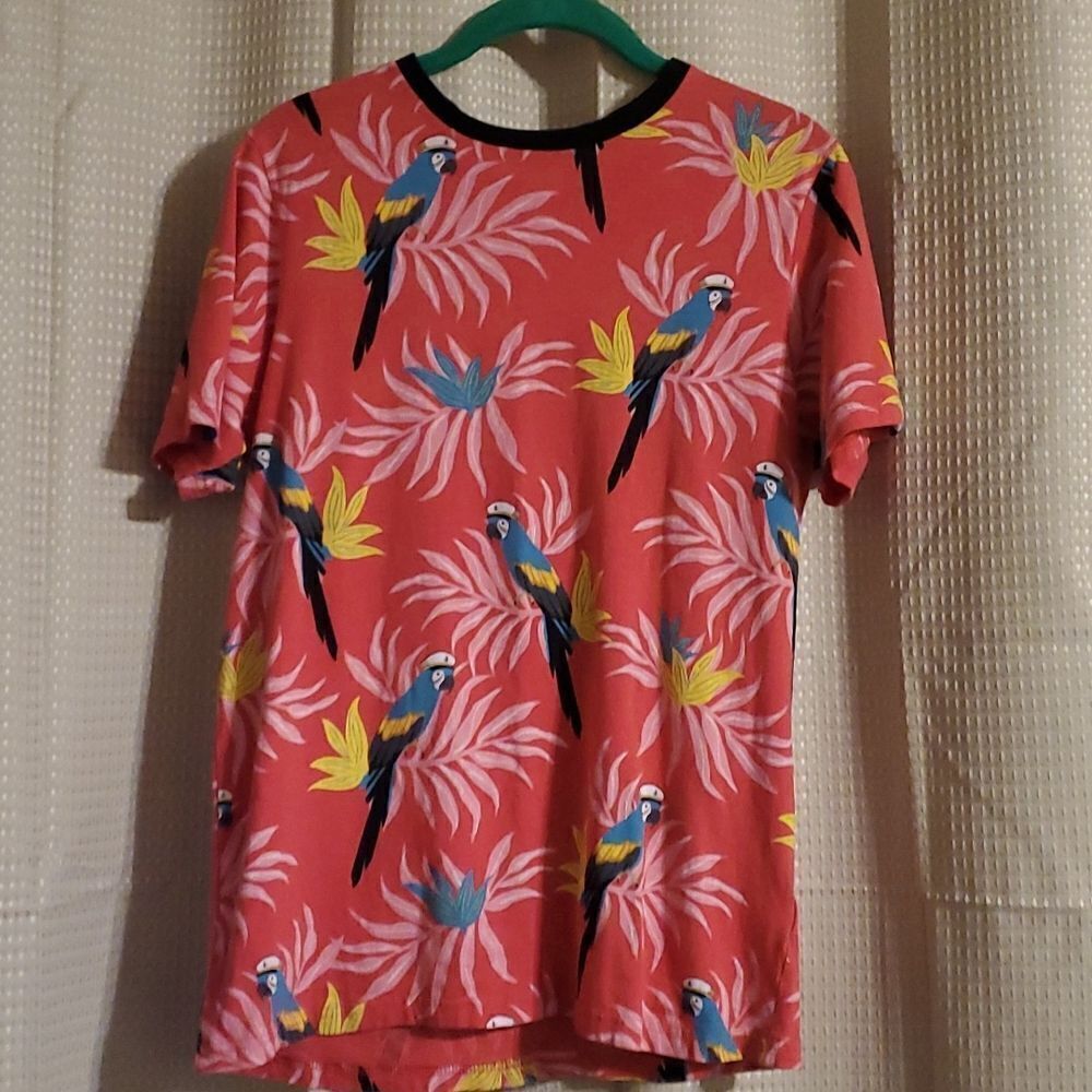 Men's small Hawaiian free planet t-shirt